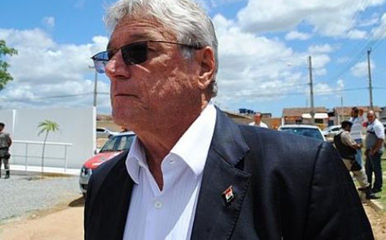 Polícia Federal cumpre mandados de busca e apreensão em imóvel de Teotonio Vilela