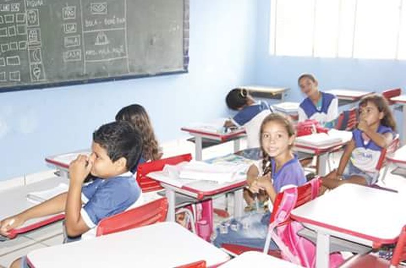 Pilar: prefeito Carlos Alberto Canuto visita creche e escola da rede pública