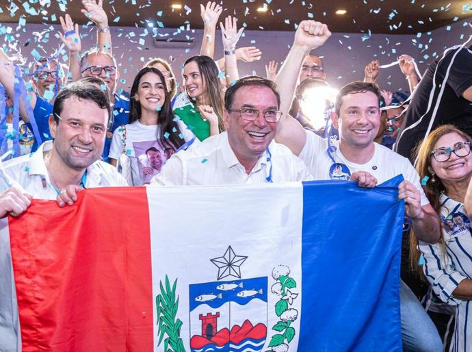 Daniel e Lucas homenageiam Luciano Barbosa durante encontro com a educação