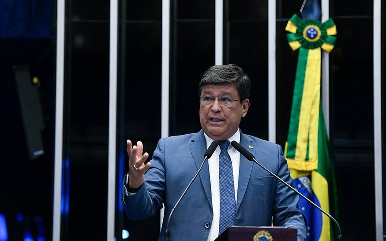 Carlos Viana defende obrigatoriedade da venda fracionada de medicamentos