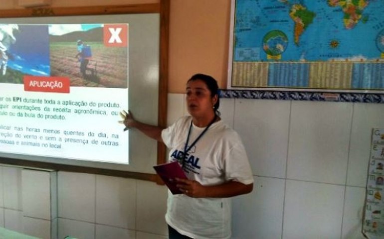 Adeal promove ação educativa com produtores rurais de São Sebastião