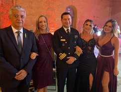 Presidente da Soamar, André Luiz Macena de Lima, Ana Rose Araújo, o comandante da Capitania dos Portos de Alagoas, capitão de fragata Luciano Teixeira, com a esposa e filha, Vanessa e Tauany
