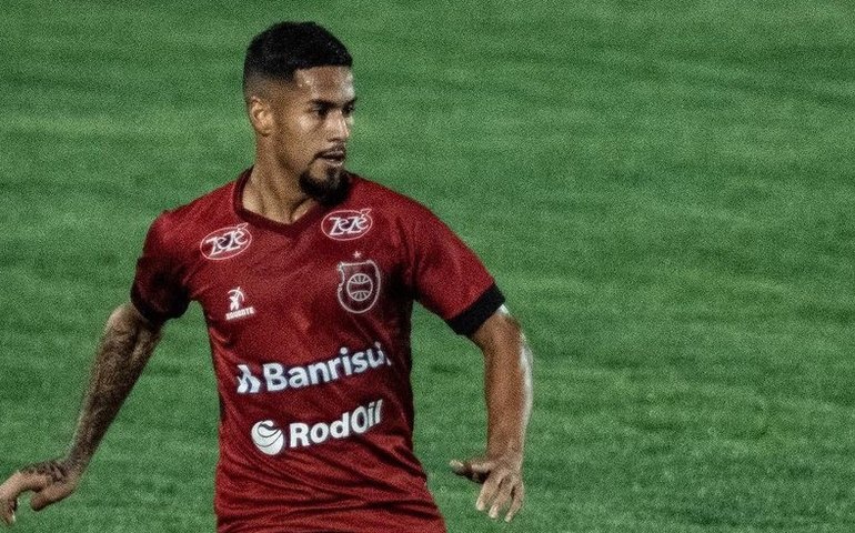 Internacional desembolsa R$ 3 milhões e acerta compra definitiva do volante Rômulo