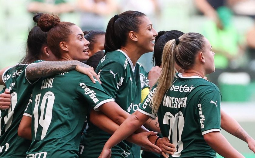 Palmeiras goleia Avaí por 6 a 1 e mantém ponta do Brasileiro Feminino