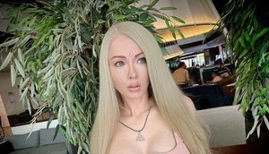 'Barbie humana' é acusada de comandar espécie de seita e envenenar milhões de pessoas