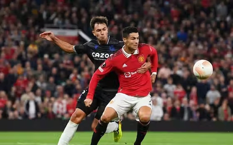 Cristiano Ronaldo estreia na Liga Europa com gol anulado e United é derrotado