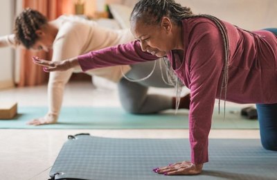 Pilates às 5h da manhã ajuda a criar rotina saudável e melhora disposição para o dia