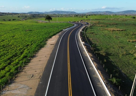DER entrega mais de 11 km de rodovias e reestrutura aeródromo em Arapiraca