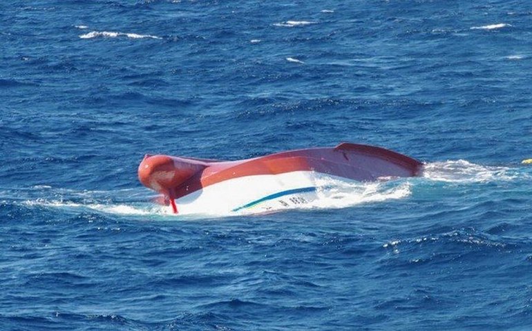 Um morto e seis desaparecidos após naufrágio de superiate de luxo atingido por tornado em Palermo, Itália