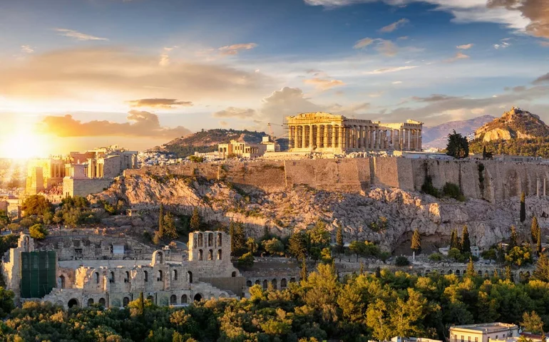 Atirador de 89 anos fere várias pessoas em ataques no centro de Atenas