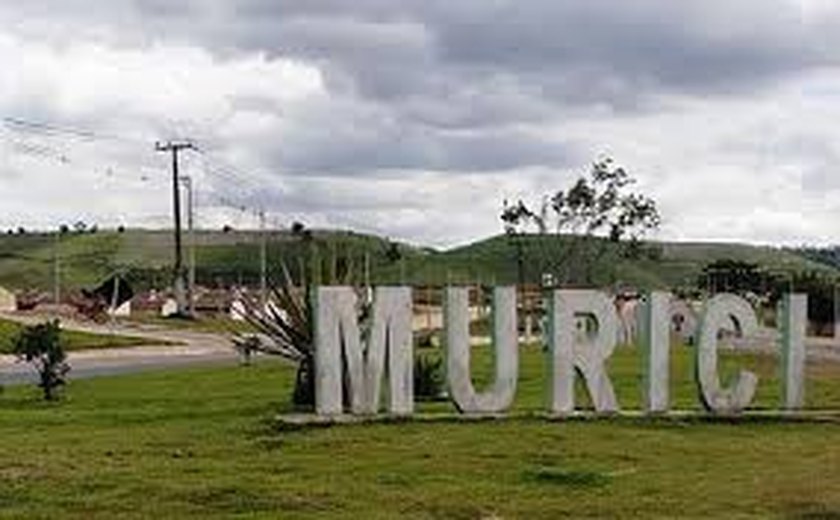 Adolescente é apreendido vendendo drogas próximo a escola em Murici