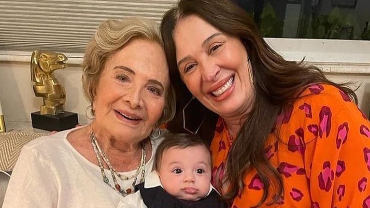 'Estou órfã', diz Claudia Raia sobre perda de Glória Menezes
