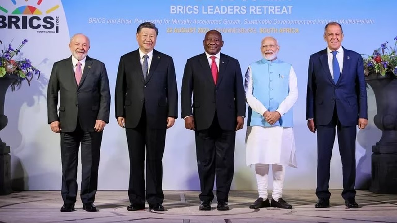 Brics amplia bloco e convida seis países; Argentina e Irã farão parte do grupo