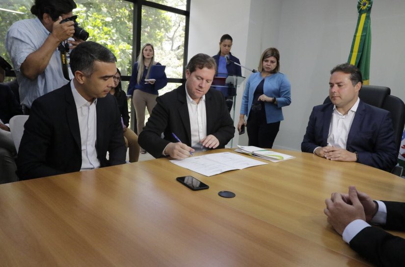 Ministro do Turismo recupera recursos para ampliar o Centro de Convenções