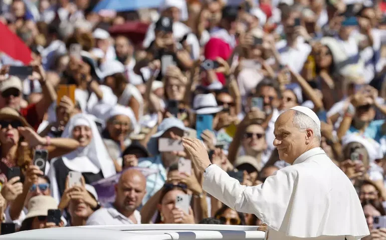 Papa destaca fome de justiça de povos em condições inaceitáveis