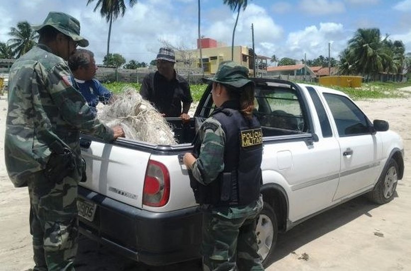 Fiscais do IMA apreendem carro por trafegar na praia de Ipioca