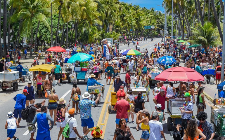 Caravana Cultural leva foliões para a orla de Maceió