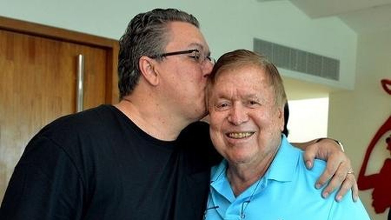 Boninho reencontra pai após quase dois anos: ‘Salve chef Bonão’