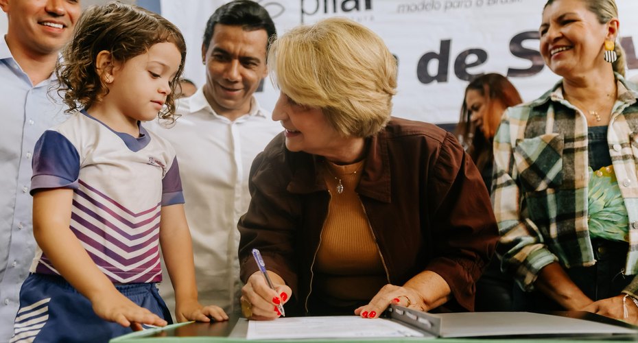 Prefeita Fátima Rezende entrega creche reformada e assina seis ordens de serviço para “reformaço” nas escolas de Pilar
