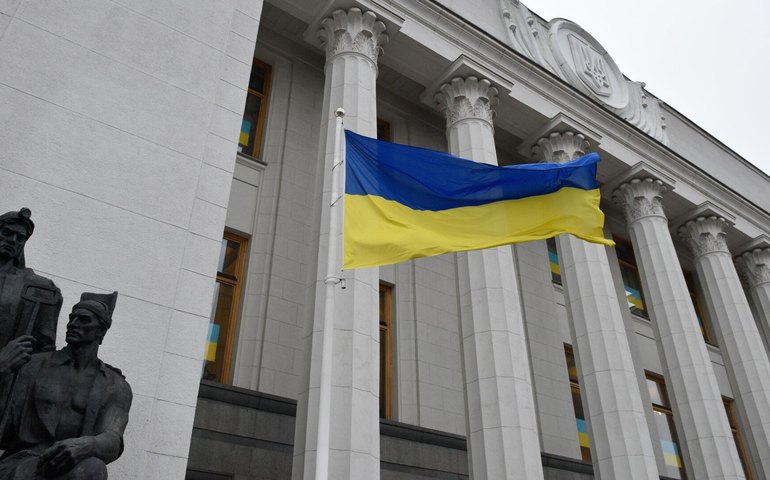 Facções da elite em Kiev disputam poder e ignoram futuro da Ucrânia, avalia analista