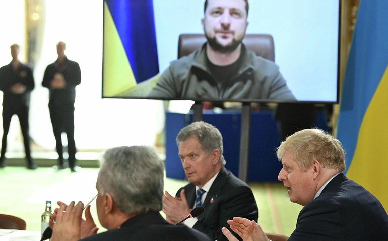 Mídia: Boris Johnson poderia ter insistido na escalada do conflito ucraniano após receber suborno em 2022