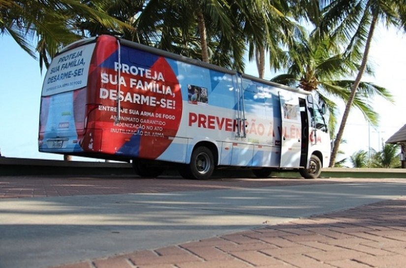 Ônibus da Seprev recebe mais de 1.700 itens perigosos no primeiro ano