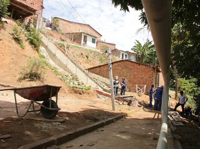 Governo beneficia mais quatro grotas da capital com obras de mobilidade urbana