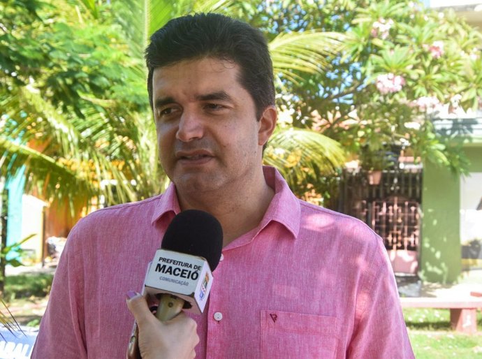 Prefeito Rui Palmeira entrega área esportiva do Vergel nesta sexta-feira
