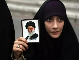 Ministro iraniano fala em 'desescalada' e diz que Khamenei está vivo