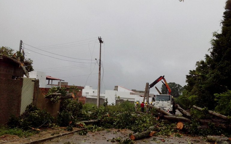 Eletrobras amplia número de equipes para atender ocorrências