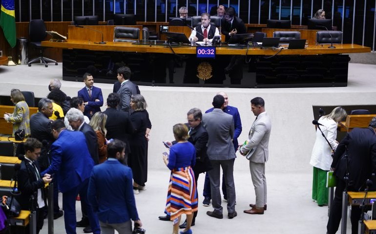 Aprovada urgência para projeto que prevê preferência de contratação dos Correios pelo poder público