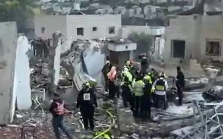 Ataque iraniano deixa várias vítimas fatais a oeste de Jerusalém