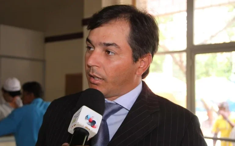 Salomão resgatou trajetória de vida e elevou tom contra Lúcio em sessão tumultuada