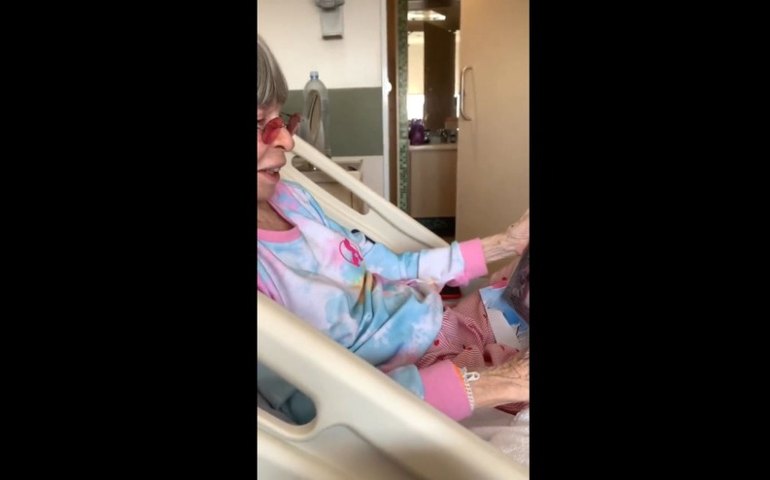 Filho de Rita Lee posta VÍDEO inédito da artista ganhando disco: “Meu sonho”