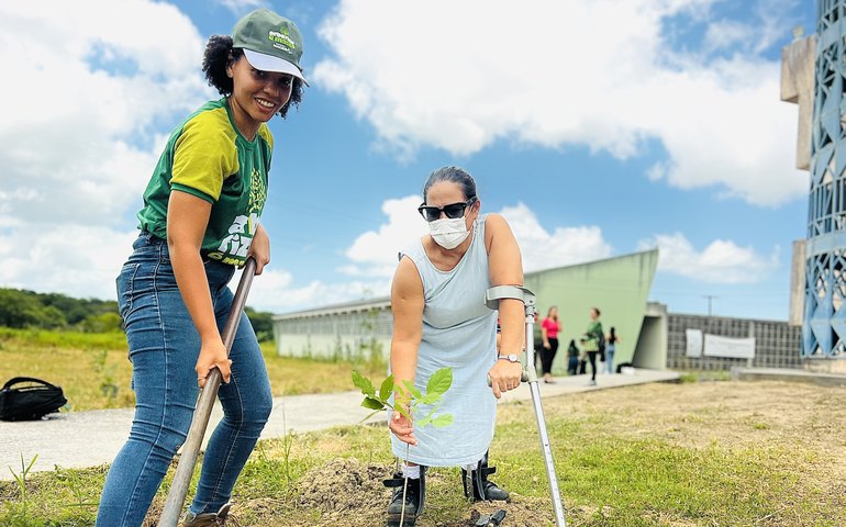 Alurb leva arborização à Ufal em parceria com o Instituto de Ciências Sociais