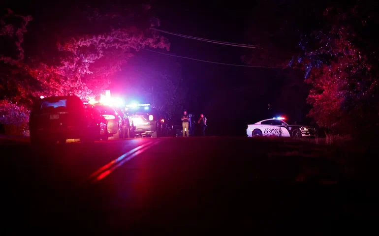 Tiroteio em uma festa à beira de um lago perto de Oklahoma City deixou pelo menos 13 pessoas feridas e encaminhadas para hospitais.