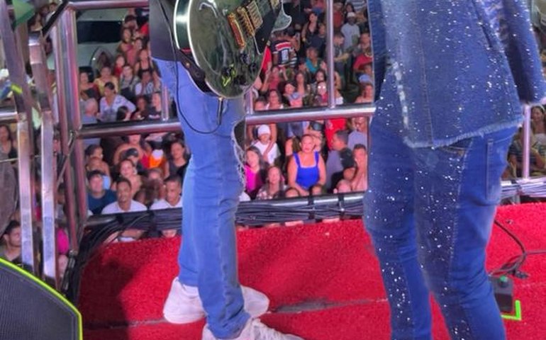 Marquinhos Navais participa de micareta com  Bell Marques e apresenta novo hit