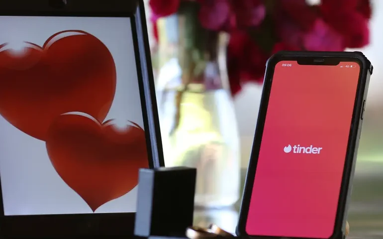 Clube turco dispensa jogador ao descobrir que ele tem perfil em aplicativo de relacionamento