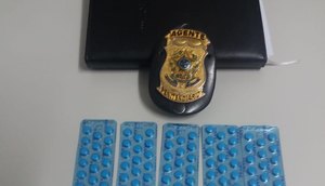 Mulher tenta entrar no presídio / Foto: Ascom/Sejuc
