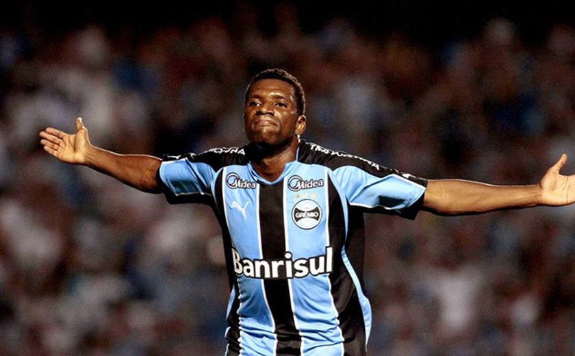 Ex-atacante do Grêmio e Cruzeiro Diego Clementino acerta com o CSE