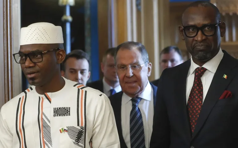 Ministro da Defesa do Mali é morto em ataque terrorista em sua residência