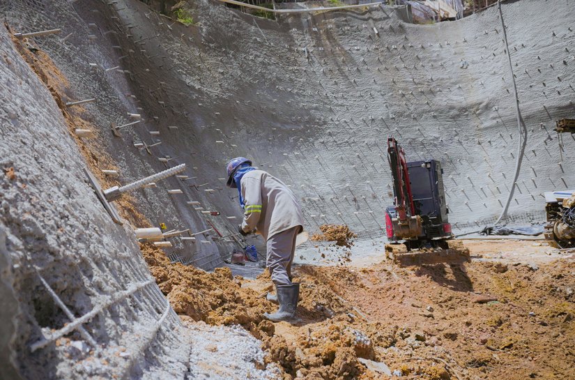 Obra de contenção em encosta do São Jorge entra na reta final