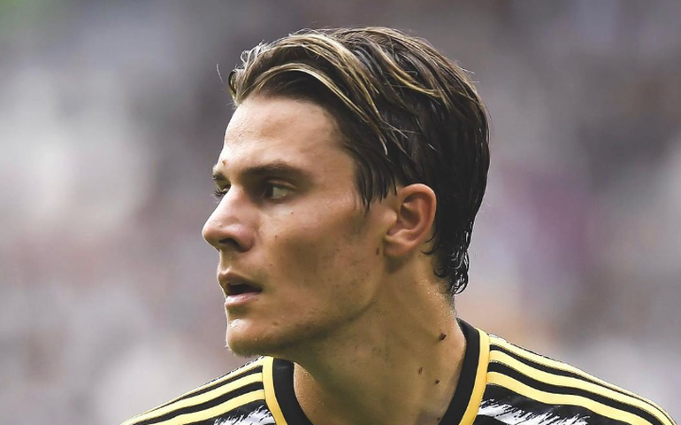 Meia da Juventus suspenso por apostar revela dívidas e ameaças: 'Queriam quebrar minhas pernas'