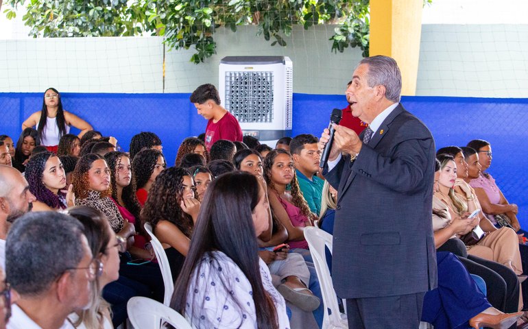 450 estudantes participam de palestra da EJE em Campo Alegre