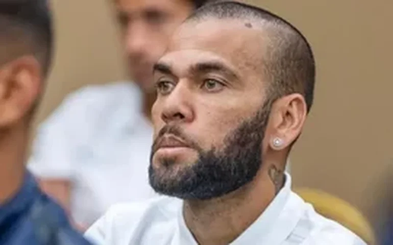 Daniel Alves perde disputa na justiça e terá que pagar indenização ao Pumas