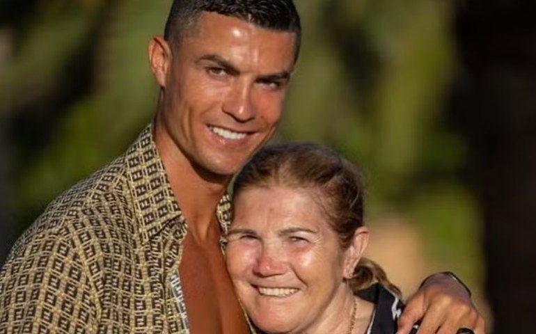 Mãe de Cristiano Ronaldo diz ser torcedora do Grêmio no Brasil
