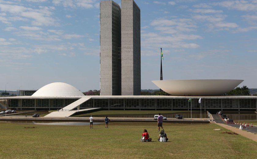 CCJ do Senado aprova PEC que pode reduzir verba para candidatos negros