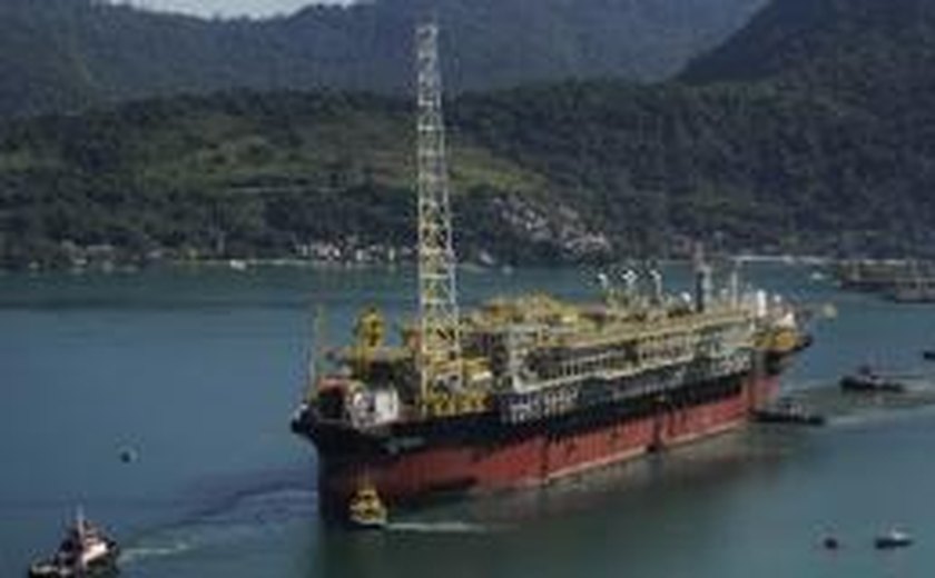 Sobe para cinco o número de mortos em explosão de navio-plataforma da Petrobras