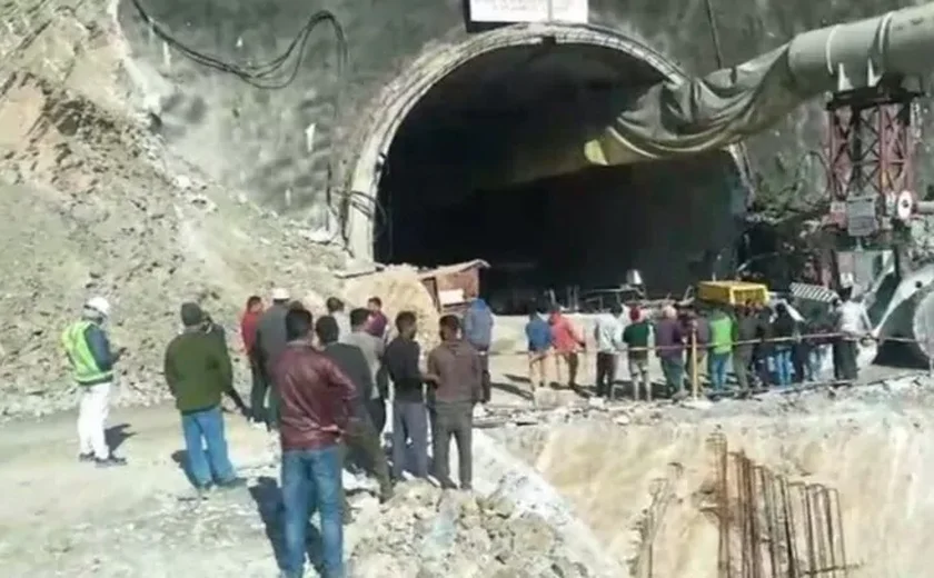 Trabalhadores soterrados em túnel no norte da Índia estão vivos; vídeo