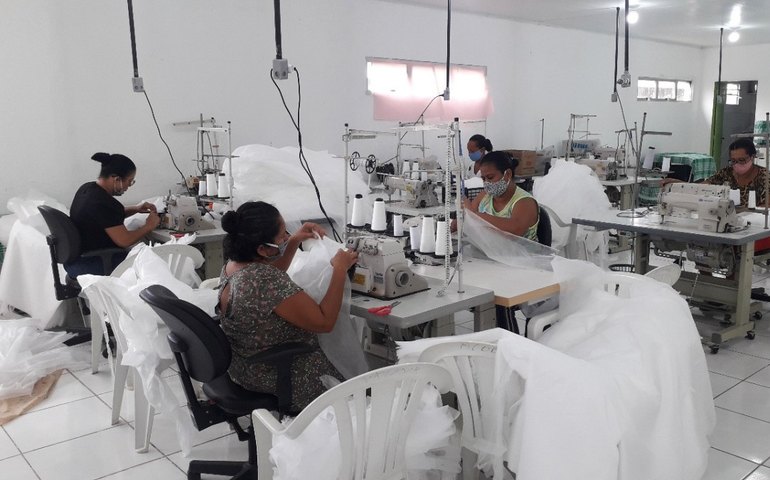 Associações de costureiras fecham parcerias para fornecimento de confecções a grandes empresas